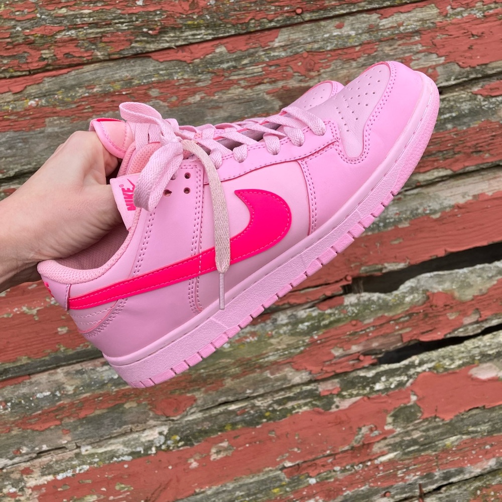 Rare Nike Triple Pink Dunk Low-Top Sneakers Women’s 8.5 - Picture 6 of 16
